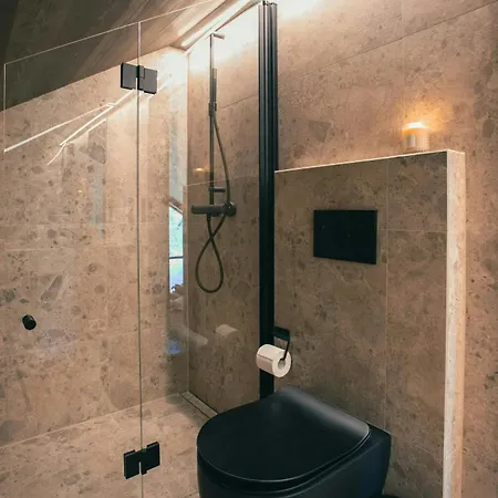 Modern Mountain With Views In هوفدين