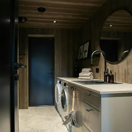 Modern Mountain With Views In *